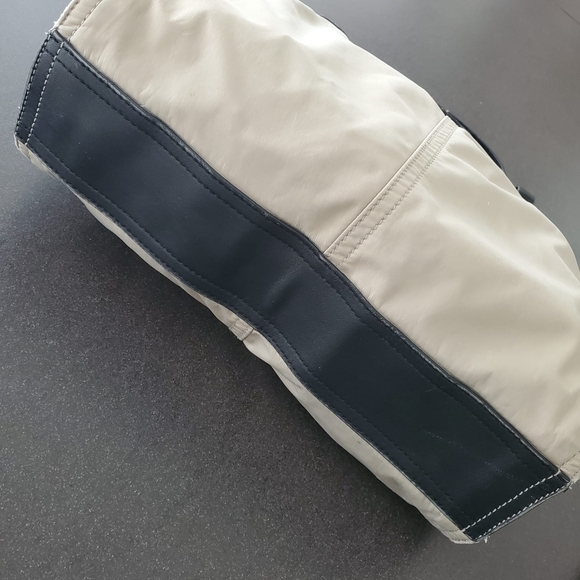 Burberry Kahki Buckleigh Tote - Picture 7 of 8